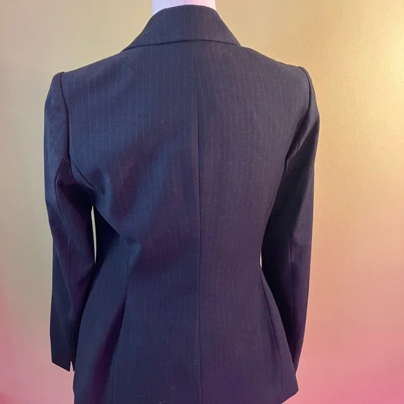 Calvin Klein Gray Pinstripe Suit Jacket. Preowned Size 6. - Picture 3 of 5